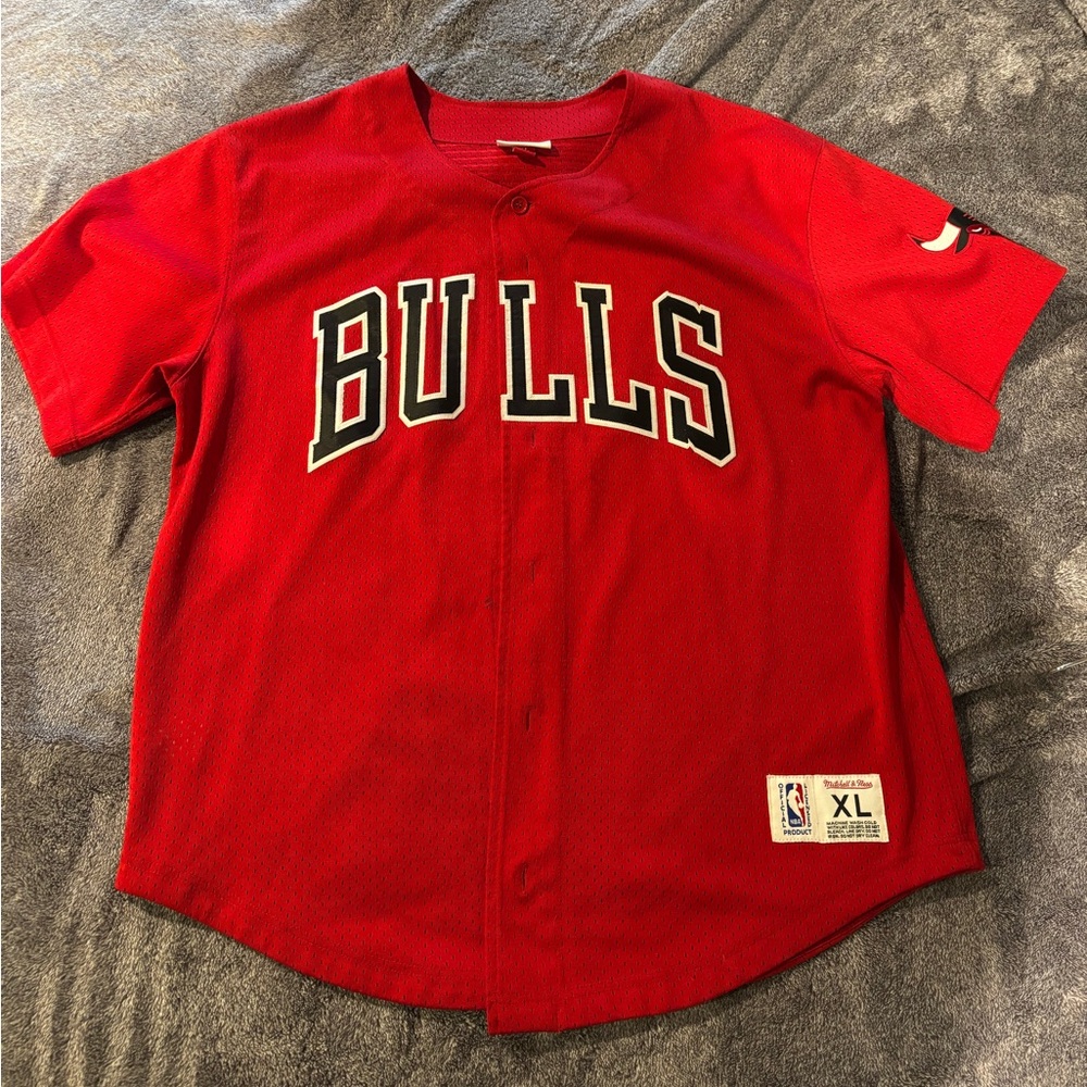 Men’s authentic old school vintage Bulls jersey